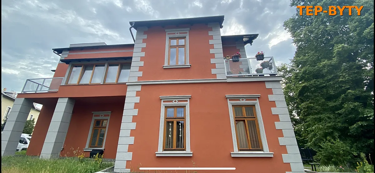 Prodej vily 900 m², pozemek 300 m², foto 2